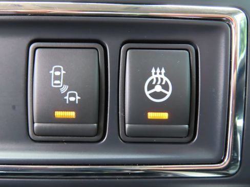 Used 2017 Nissan Titan PRO-4X w/ Pro-4x Convenience Package AWD/4WD image 11
