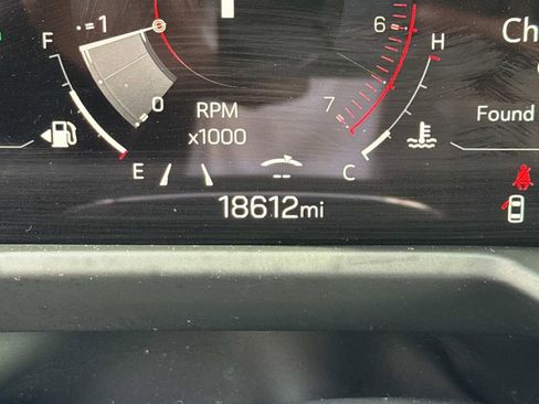 Used 2025 GMC Acadia Elevation image 28