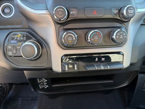 Used 2024 RAM 2500 Big Horn AWD/4WD image 31