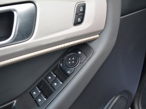 Used 2025 Ford Explorer Active image 8