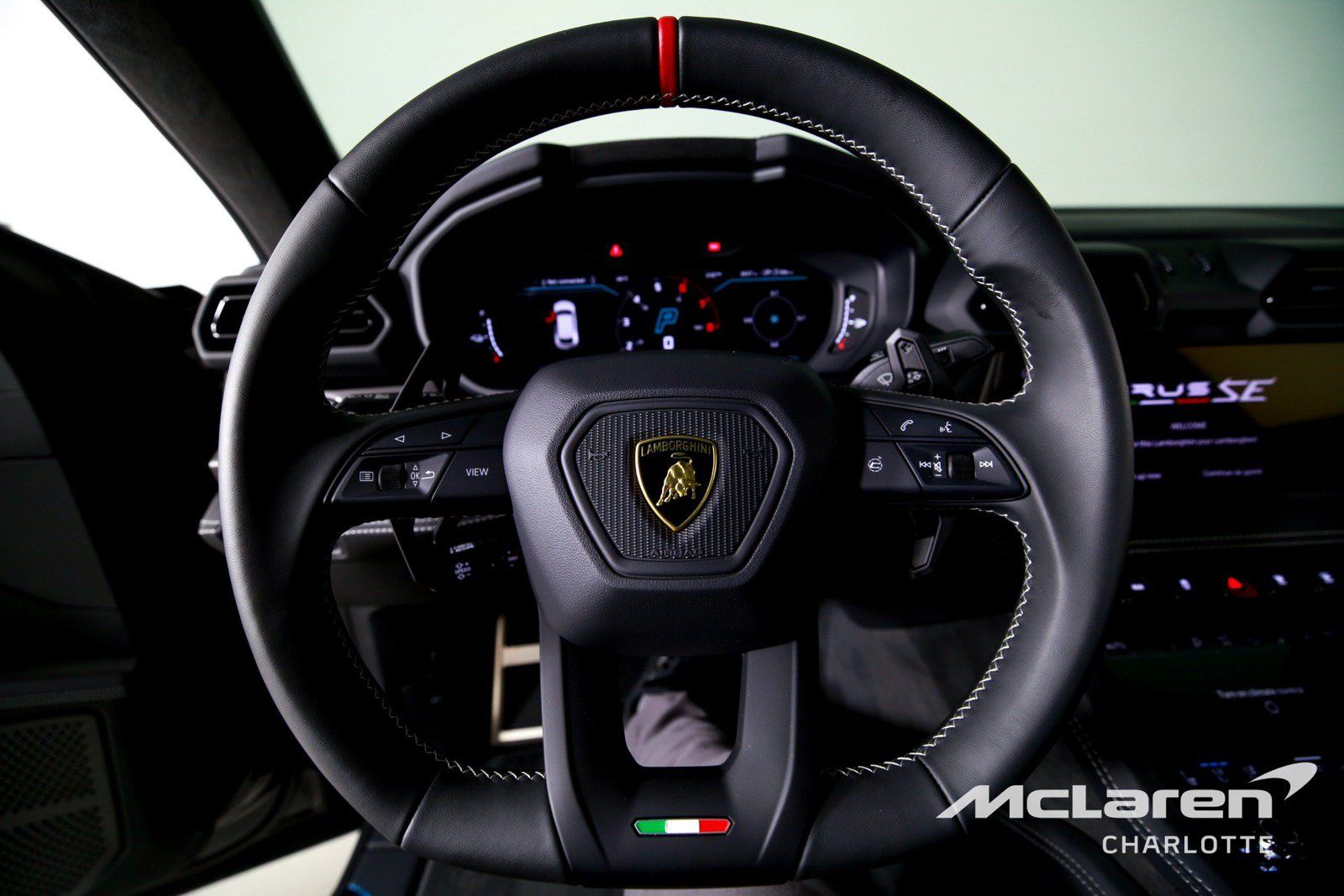 Used 2025 Lamborghini Urus S AWD/4WD image 12