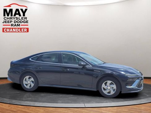 Used 2025 Hyundai Sonata SE FWD image 2