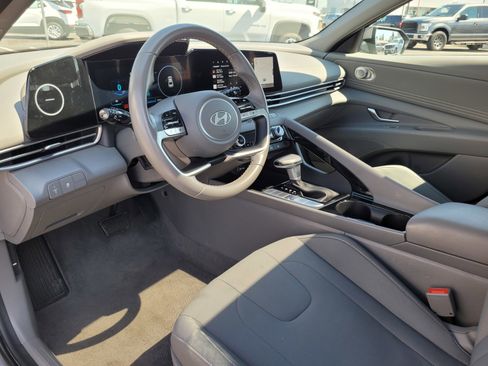 Used 2025 Hyundai Elantra SEL FWD image 9