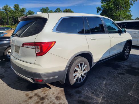 Used 2021 Honda Pilot EX image 4