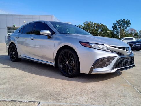 Used 2021 Toyota Camry XSE image 10
