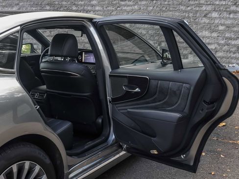 Used 2024 Lexus LS 500 AWD w/ Interior Upgrade Package image 17