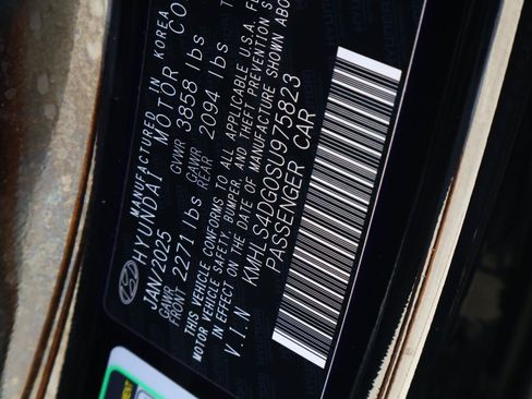 Used 2025 Hyundai Elantra SEL FWD image 21