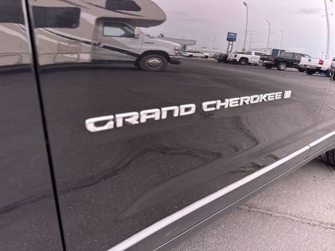 Used 2024 Jeep Grand Cherokee L Limited w/ Luxury Tech Group II AWD/4WD image 32