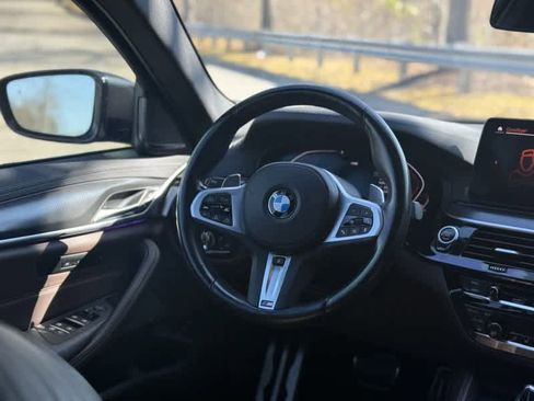 Used 2022 BMW 530i xDrive w/ Executive Package image 25