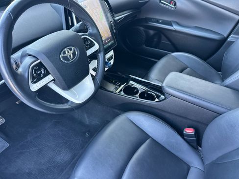 Used 2017 Toyota Prius Prime Premium FWD image 4