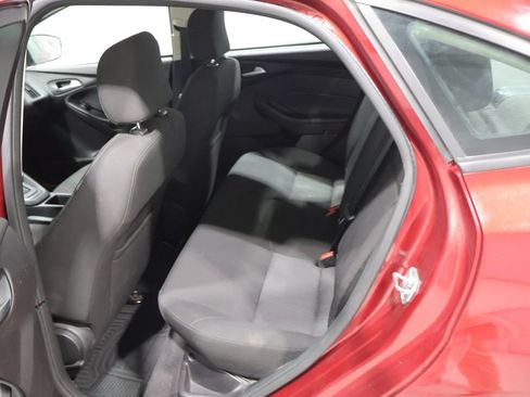 Used 2015 Ford Focus SE w/ SE Cold Weather Package FWD image 18