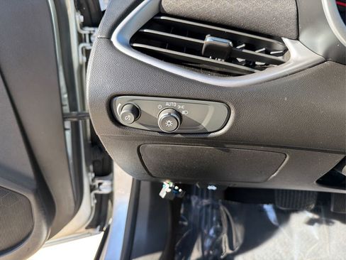 Used 2022 Chevrolet Malibu LT image 18