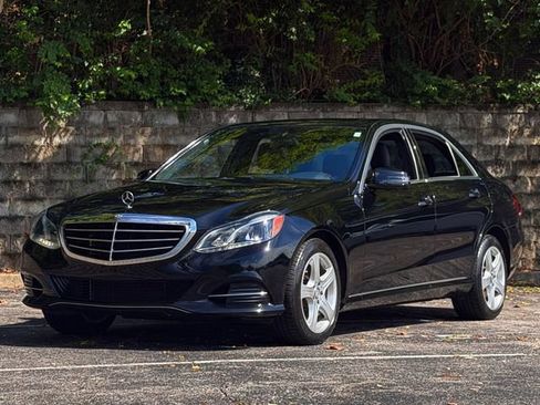 Used 2014 Mercedes-Benz E 350 4MATIC Sedan image 10