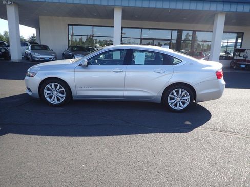 Used 2017 Chevrolet Impala LT w/ Convenience Package image 2
