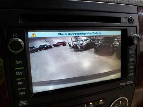 Used 2011 Chevrolet Suburban LTZ AWD/4WD image 35