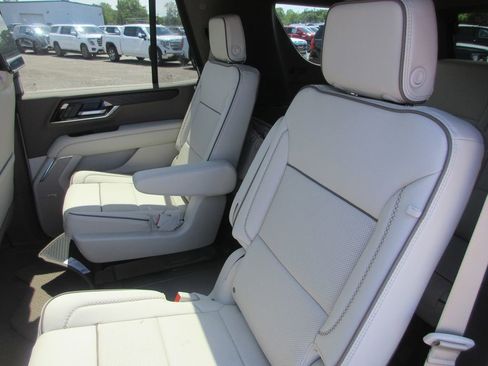 New 2026 GMC Yukon Denali w/ Denali Reserve Package AWD/4WD image 12