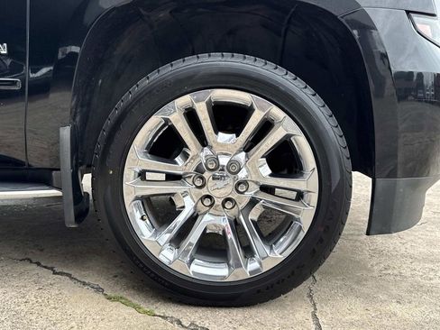 Used 2019 Chevrolet Suburban Premier RWD image 17