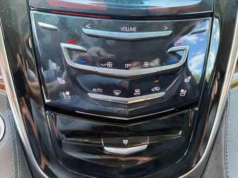 Used 2018 Cadillac Escalade Luxury AWD/4WD image 23