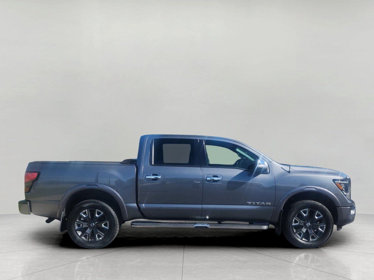 Used 2021 Nissan Titan Platinum Reserve w/ Moonroof Package AWD/4WD image 5