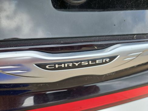 Used 2024 Chrysler Pacifica Touring-L FWD image 27