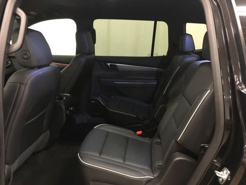 Used 2025 Buick Enclave Sport Touring image 18