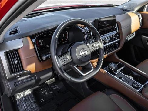 Used 2023 Nissan Pathfinder Platinum image 10