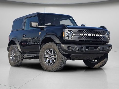 Used 2023 Ford Bronco Badlands image 2