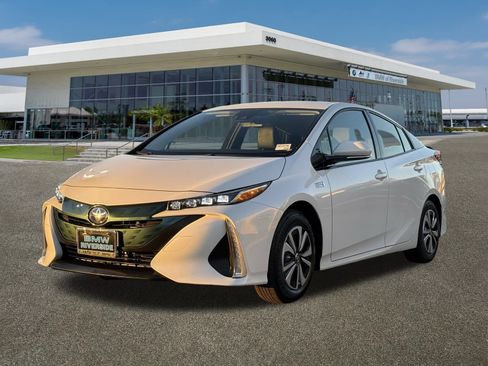Used 2019 Toyota Prius Prime Plus image 3