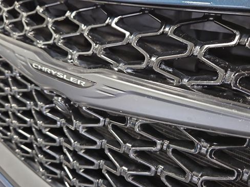 Used 2022 Chrysler Pacifica Touring-L w/ S Appearance Package FWD image 43