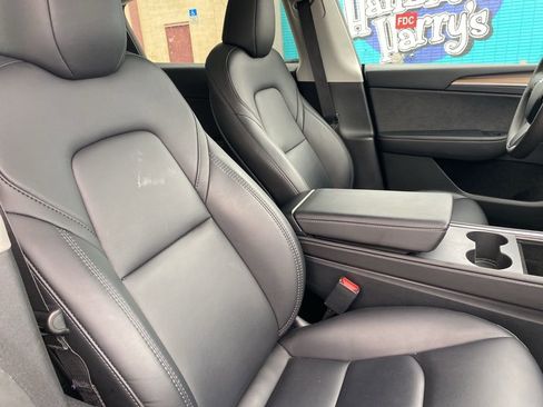 Used 2023 Tesla Model Y Performance image 17