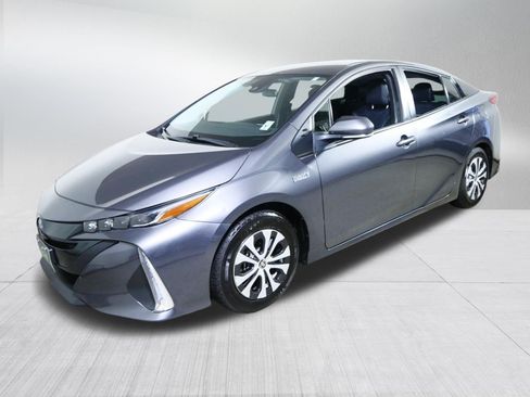 Used 2022 Toyota Prius Prime XLE FWD image 3
