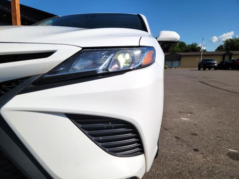 Used 2020 Toyota Camry SE FWD image 17