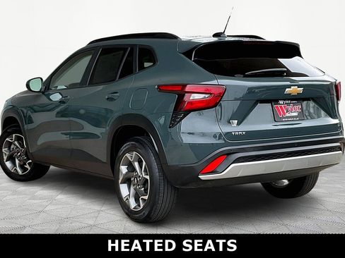 Used 2025 Chevrolet Trax LT w/ Driver Confidence Package image 4
