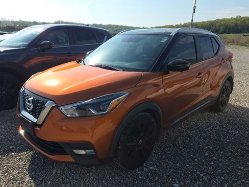 Used 2020 Nissan Kicks SR w/ SR Premium Package image 3