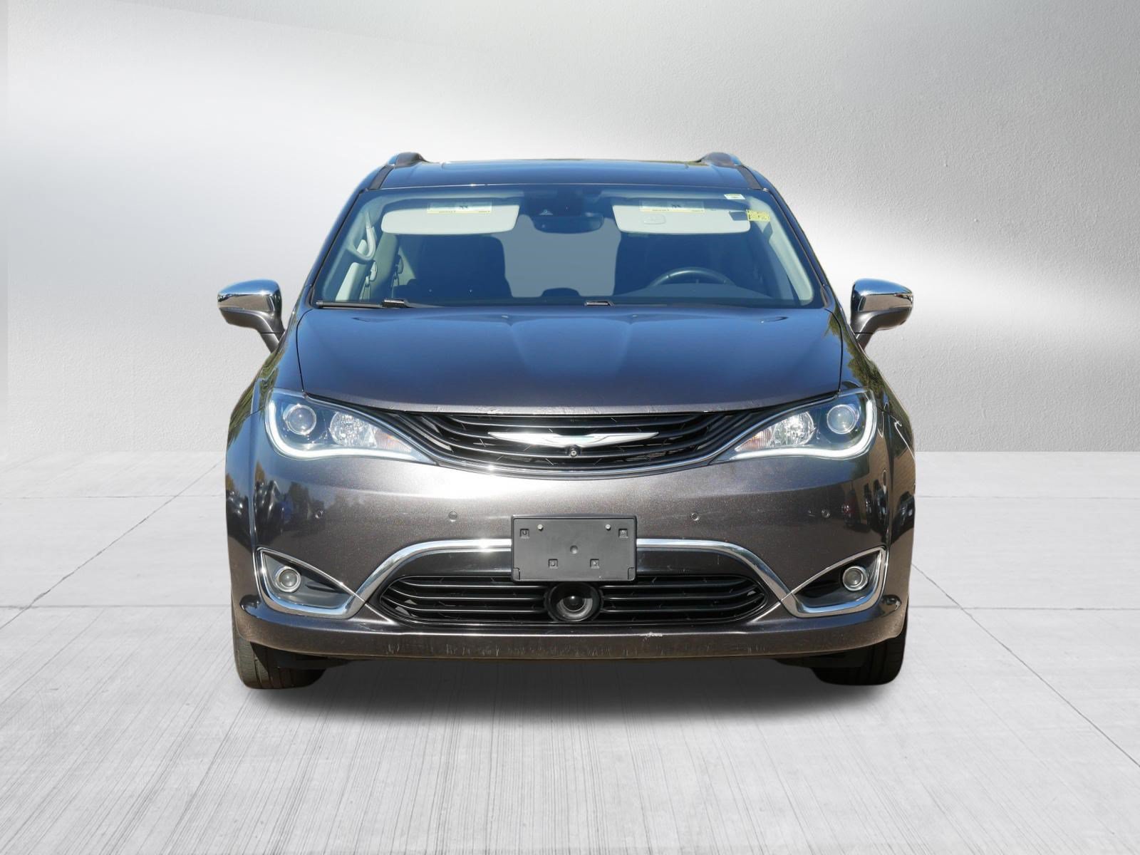 Used 2018 Chrysler Pacifica Limited w/ Advanced Safetytec Group FWD image 2