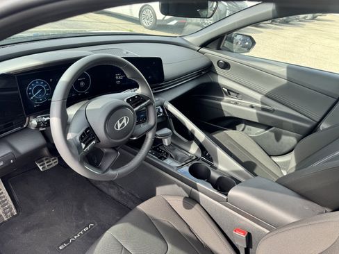 Used 2025 Hyundai Elantra SEL image 13
