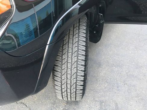 Used 2018 Toyota 4Runner SR5 AWD/4WD image 34