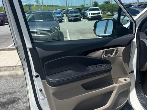 Used 2017 Honda Pilot Touring image 10