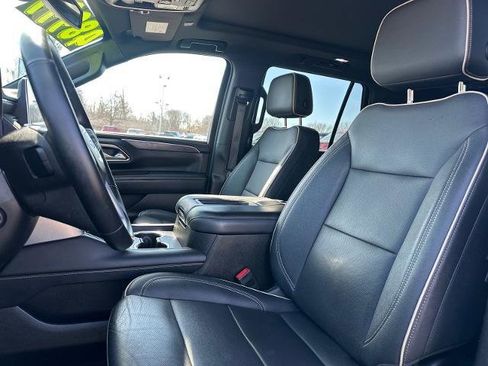 Used 2023 GMC Yukon SLT w/ SLT Premium Package image 18