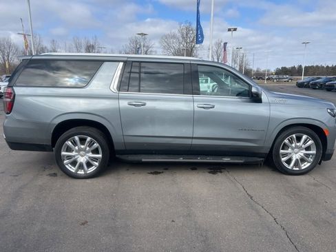 Used 2024 Chevrolet Suburban High Country w/ Advanced Technology Package image 4