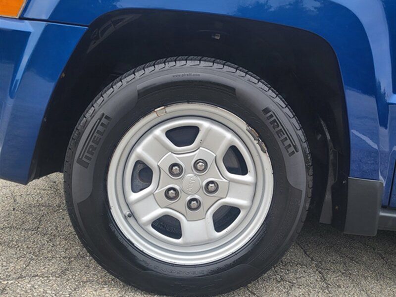 Used 2009 Jeep Patriot Sport FWD image 29