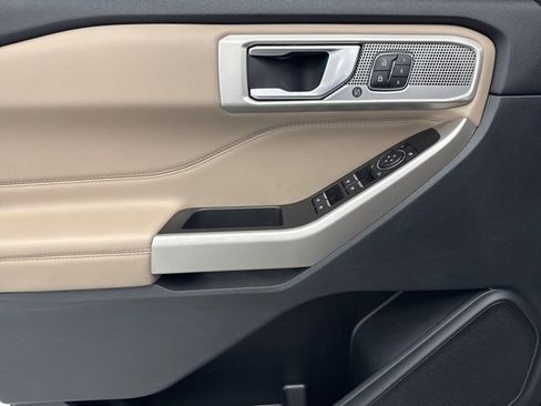 Used 2023 Ford Explorer Limited w/ Equipment Group 301A image 9