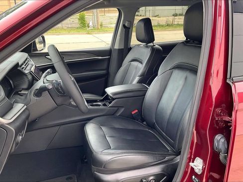 Used 2023 Jeep Grand Cherokee L Limited AWD/4WD image 25