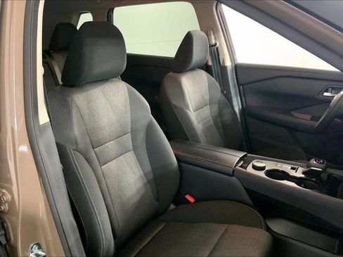 Used 2025 Nissan Rogue SV image 7