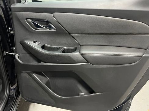 Used 2023 Chevrolet Traverse LT image 13