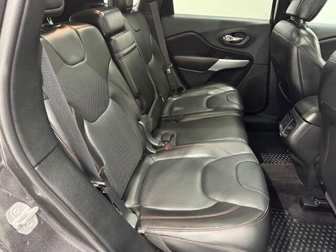 Used 2018 Jeep Cherokee Trailhawk w/ Quick Order Package 27L image 28