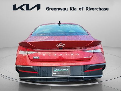 Used 2025 Hyundai Elantra Limited image 5