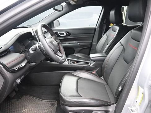 Used 2025 Jeep Compass Trailhawk AWD/4WD image 18
