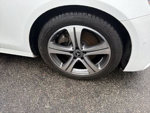 Used 2018 Mercedes-Benz E 300 4MATIC image 4