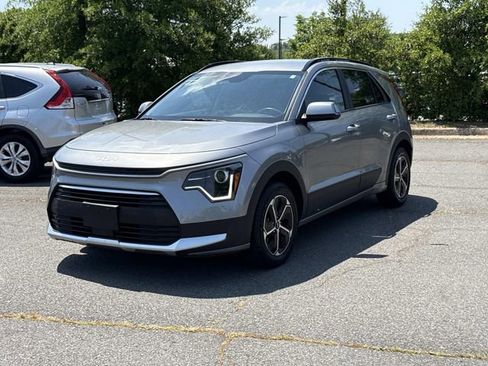 Used 2023 Kia Niro EX FWD image 5
